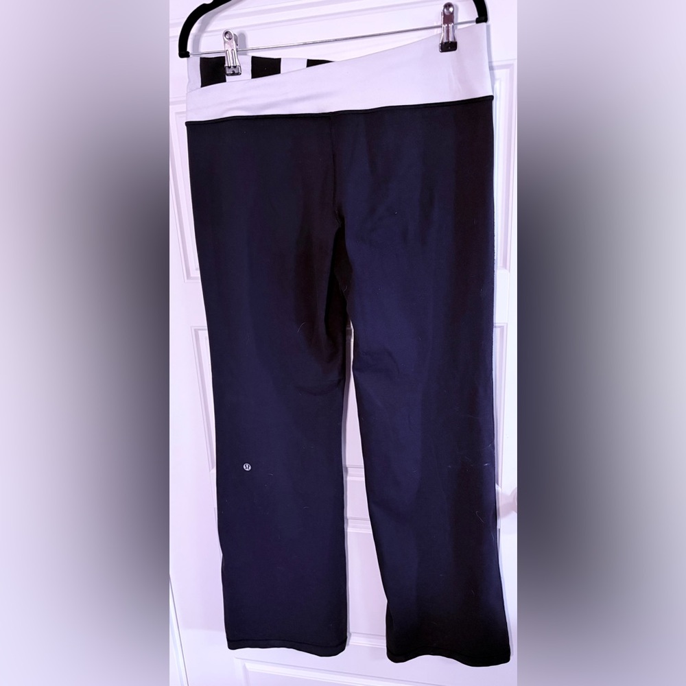 Excellent previously loved condition. Size 10 lululemon Astro pants